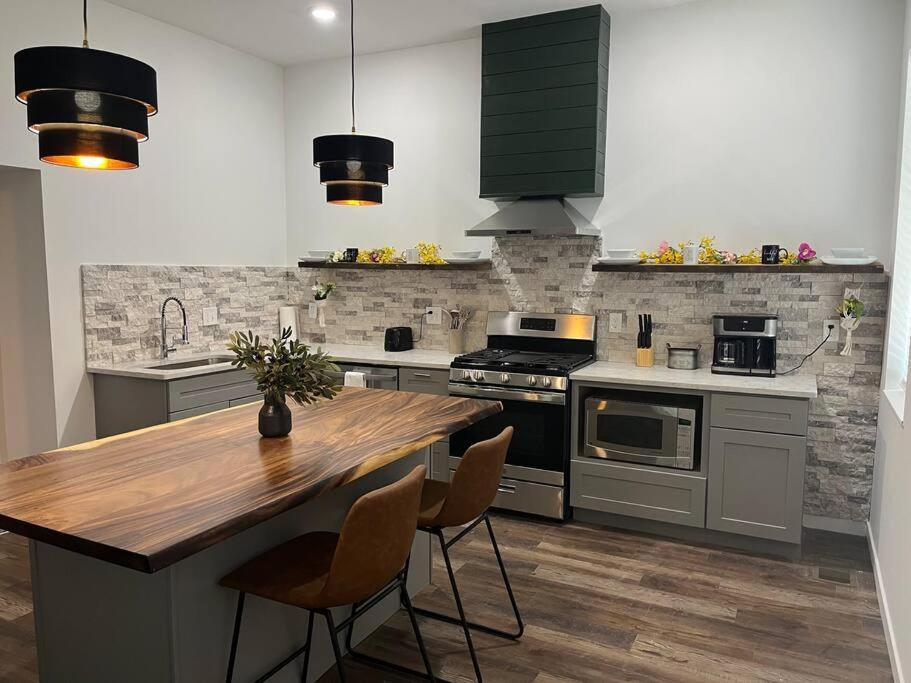 Luxury 2Br Within Walking Distance To Nightlife!! Villa Covington Exteriör bild