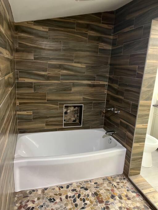 Luxury 2Br Within Walking Distance To Nightlife!! Villa Covington Exteriör bild